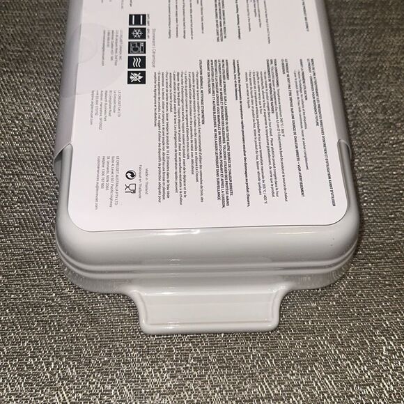 LE CREUSET White Glossy Stoneware 9 3/4 x 6 5/8 in 1.5 QT Rectangular Baking Pan - Picture 8 of 10